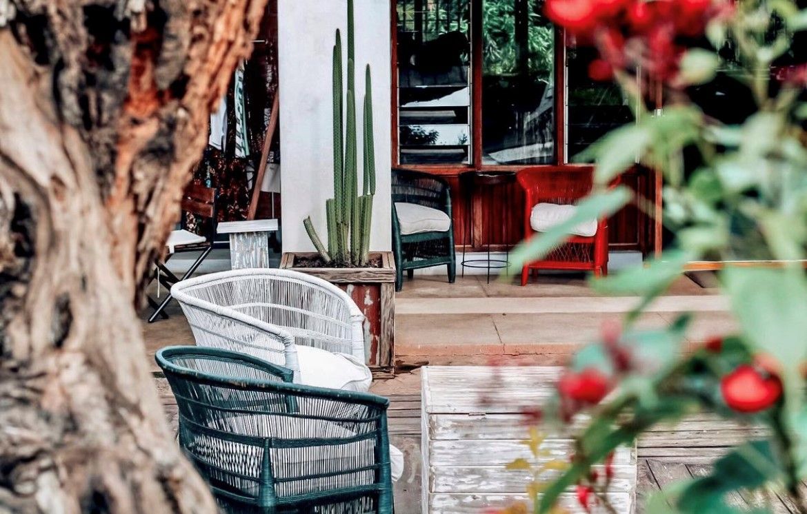 LA-CANTIAN-PORCH LA-CANTIAN-PORCH