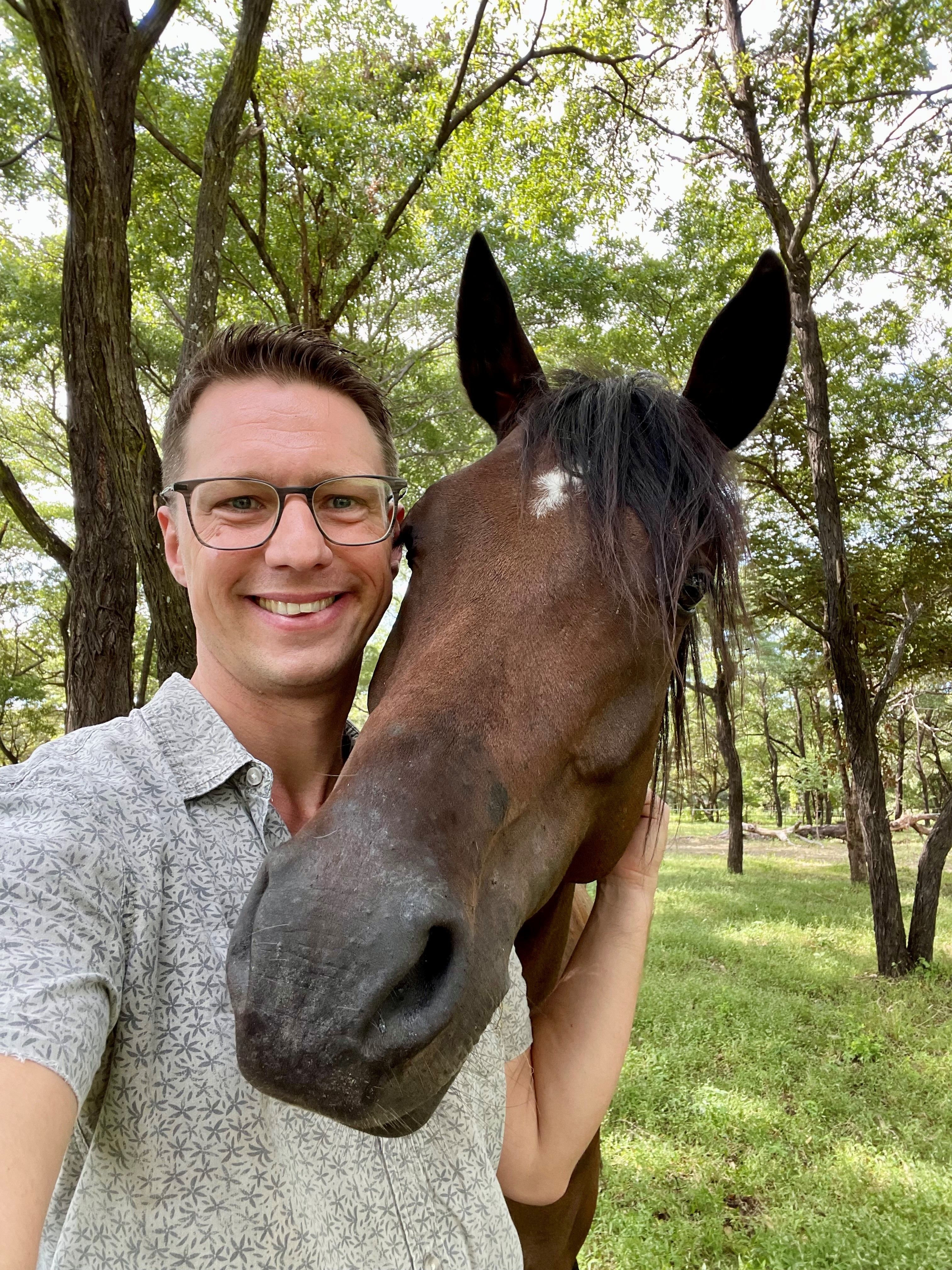 Dilo-with-horse-Uku3