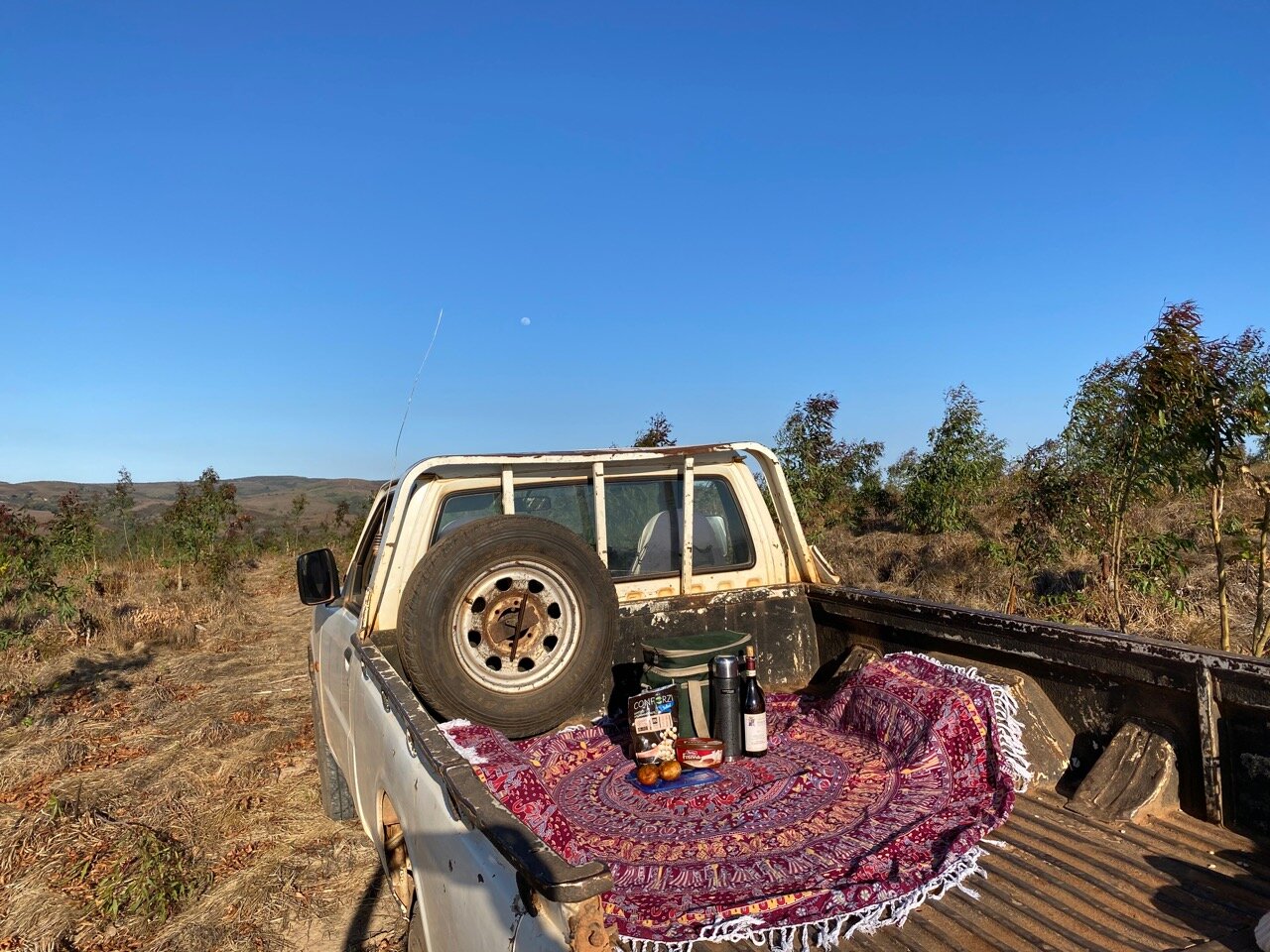 PicniconavehicleatsunsetguesthouseKawandamaMalawi PicniconavehicleatsunsetguesthouseKawandamaMalawi