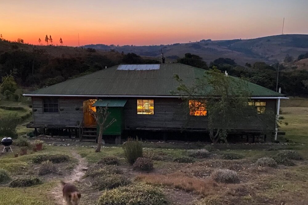 GuesthouseatsunsetwithrollinghillviewKawandamaMalawi